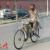 عکس: دوچرخه سواری که دست ندارد