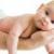 اهمیت تماس پوستی نوزاد با والدین؛ مزایای مراقبت کانگورویی