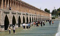 حفاري متروي اصفهان بعيد است به سي‌و‌سه پل آسيب بزند