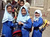 در قوانین بین‌الملل و نیز در قانون اساسی ایران حق آموزش به زبان مادری به‌رسمیت شناخته شده. اما با گذشت حدود ۳ دهه از تصویب اصول قانون اساسی، هزاران کودک ایرانی هنوز امکان تحصیل به زبان مادری خود را نیافته‌اند.