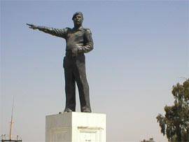 "سرباز جنگجو" آخرین نماد رژیم صدام در طول جنگ تحمیلی با ایران امروز سرنگون شد.