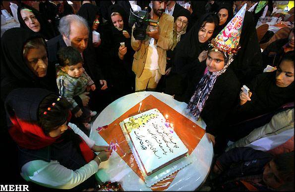 عکس خبری/ مراسم رونمایی کیک تولد نمادین دکتر احمدی نژاد