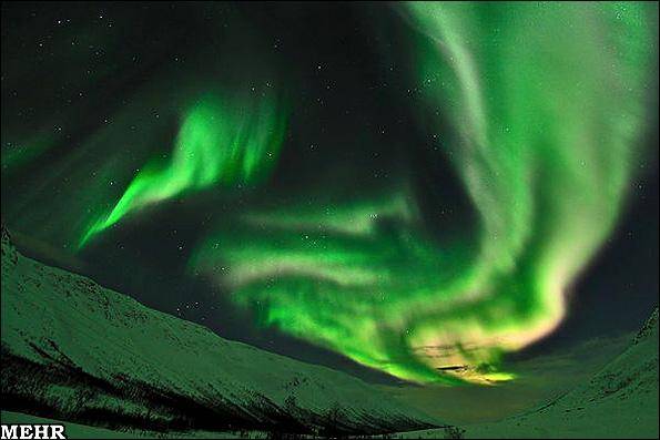 تصاویری از اولین نمایش شفقهای قطبی در آسمان سال 2011