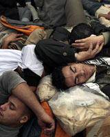 مبارزان مصری شب‌ها در میدان می‌خوابند/ عکس