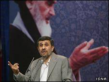 احمدی نژاد: استیضاح وزیر راه غیرقانونی است