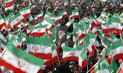 راهپیمایی22بهمن در مسیرهای ده گانه در تهران آغاز شد