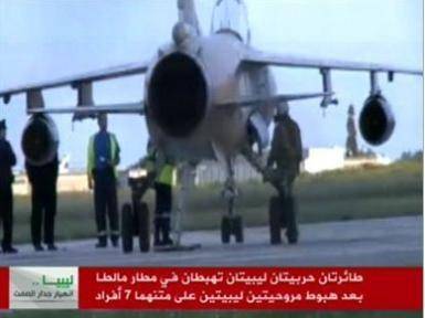 جنگنده لیبی که به مالت پناهده شد (عکس)