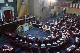 نهمین اجلاس رسمی مجلس خبرگان رهبری در دوره چهارم دقایقی پیش به ریاست آیت الله هاشمی رفسنجانی آغاز شد.