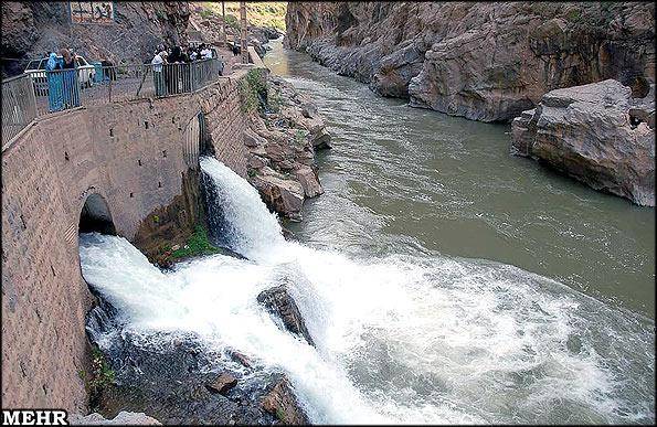 کردستان سرزمین چشمه های جوشان و خروشان