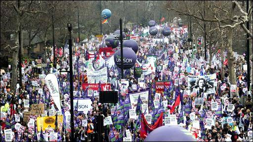 تظاهرات عظیم در لندن در اعتراض به کاهش بودجه عمومی