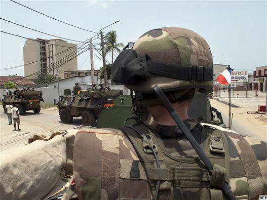 نیروهای حافظ صلح فرانسوی کنترل فرودگاه اصلی ساحل عاج را در دست گرفتند