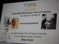 اهدای قلم طلایی آزادی به احمد زیدآبادی
