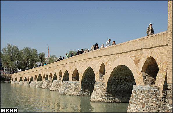 پل خشتی "تمیجان" در آستانه تخریب +عکس
