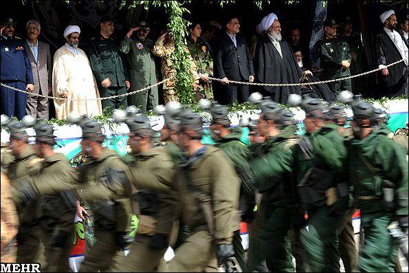 گزارش تصویری/ رژه یگانهای نمونه ارتش جمهوری اسلامی در تبریز-1