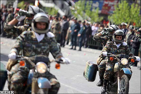 گزارش تصویری/ رژه یگانهای نمونه ارتش جمهوری اسلامی در مشهد