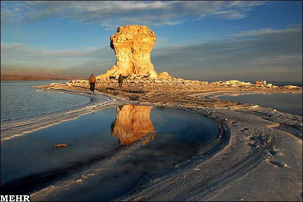 سطح آب دریاچه ارومیه نیم متر افزایش یافت