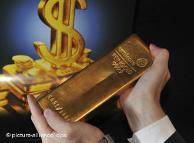 قیمت سکه طلا در ایران در هفته‌های اخیر به یکی از دغدغه‌های اقتصاد کشور تبدیل شده است. مسوولان دولتی رشد قیمت سکه و طلا در ایران را به «رشد حبابی» تعبیر می‌کنند که هر لحظه امکان دارد دچار افت محسوسی شود.