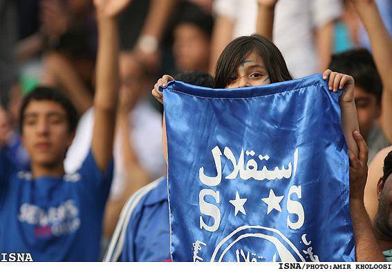 دختر طرفدار استقلال در استادیوم آزادی(عکس)