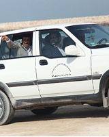 بازدید ماشینی احمدی‌نژاد از موج‌شکن /عکس