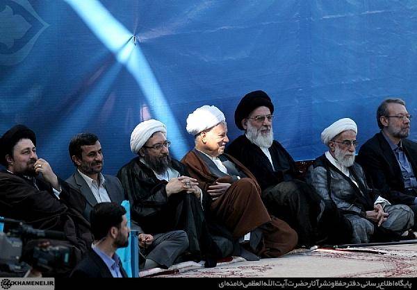هاشمی، سیدحسن و احمدی نژاد در حرم امام (عکس)
