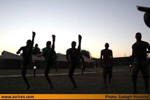آموزش ورزش های زورخانه ای در آفریقا (+عکس)