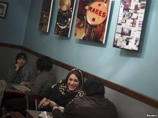 نیروی انتظامی: ورود زنان به قهوه‌خانه‌های دارای قلیان ممنوع است