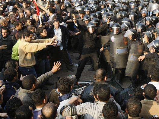 برکناری صدها مقام ارشد پلیس مصر به اتهام ارتباط با کشتار معترضان
