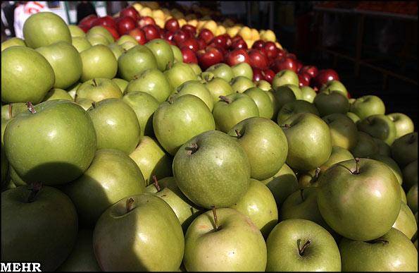 خودنمایی سیب‌های سبز شیلی و هلوی ترکیه در بازار!