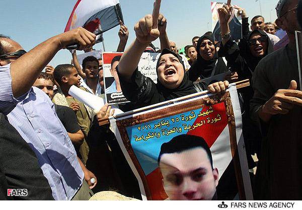 خواسته انقلابيون مصري از دادگاه مبارك + عکس