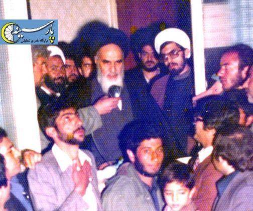 عکس: غلامحسین کرباسچی در لباس روحانیت؛کنار امام خمینی