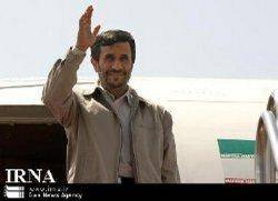 احمدي‌نژاد وارد مشهد مقدس شد