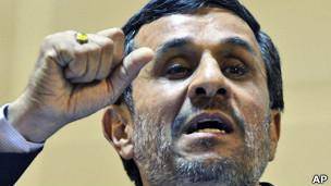احمدی نژاد: فرمانداران اموال دولت را بفروشند و خرج فعالیت عمرانی کنند