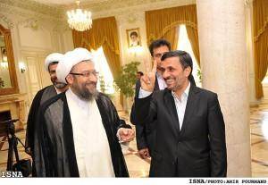 واکنش لاریجانی به ناراحتی احمدی‌نژاد از شلاق خوردن عارف