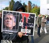 تظاهرکنندگان کانادایی خواستار دستگیری جرج بوش شدند