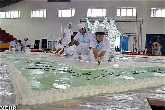 تصاویر: توزیع بزرگترین کیک در چالوس