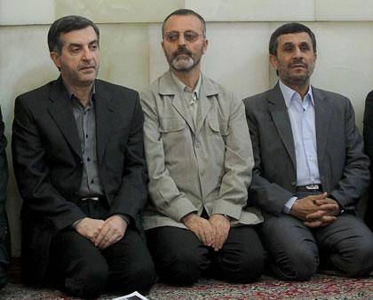 عکس/ احمدی‌نژاد و مشایی در یادمان شهدای غدیر