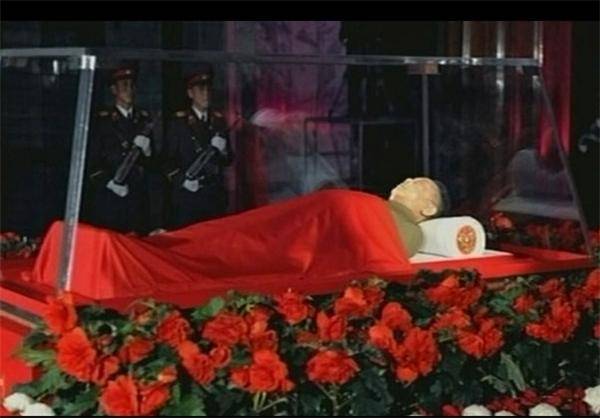 جسد رهبر متوفی کره شمالی (+عکس)