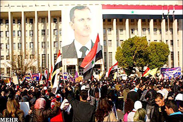 تظاهرات در محکومیت انفجارهای دمشق/ ارزیابی مثبت ناظران عرب از اوضاع حمص