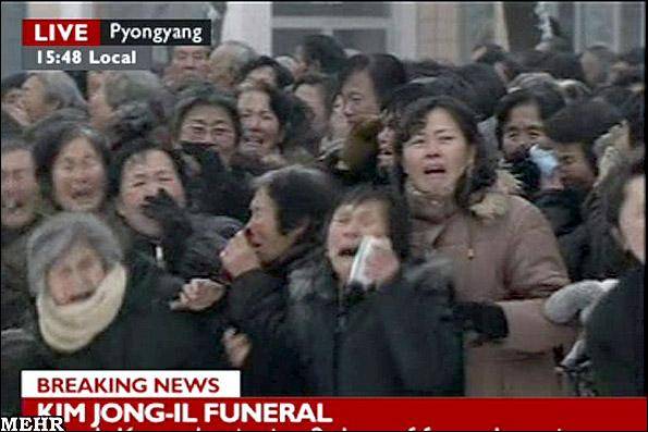 جزئیاتی از مراسم تدفین کیم جونگ ایل/ حرکات مشابه و عجیب مردم