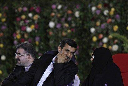 احمدی نژاد و همسرش در مراسم تحلیف اورتگا