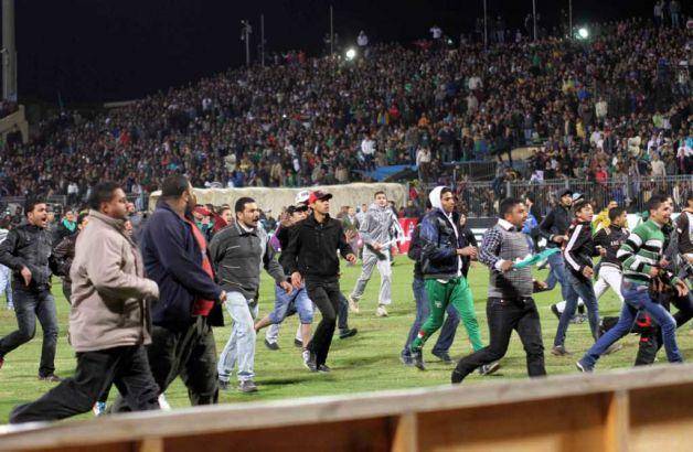 تلخ ترین شب تاریخ فوتبال جهان در مصر با 74 کشته و صدها زخمی/ اعلام 3 روز عزای عمومی (+تصاویر)
