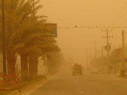 گرد و غبار غلیظ میزان دید در شهر مرزی مهران را به یكصد متر كاهش داد