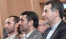 عکس/ "یمین و یسار" احمدی‌نژاد