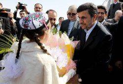 واكنش جالب تاجیك ها به حضور احمدی نژاد در جشن جهانی نوروز