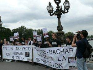 حرکت اعتراض گزارش‌گران بدون مرز در اعتراضی به سفر ولادمیر پوتین دشمنان جهانی آزادی مطبوعات به پاریس