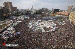تجمع مردمی در میدان التحریر قاهره همچنان ادامه دارد