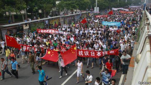 چینی‌ها در اعتراض به ملی‌گرایان ژاپنی تظاهرات کردند