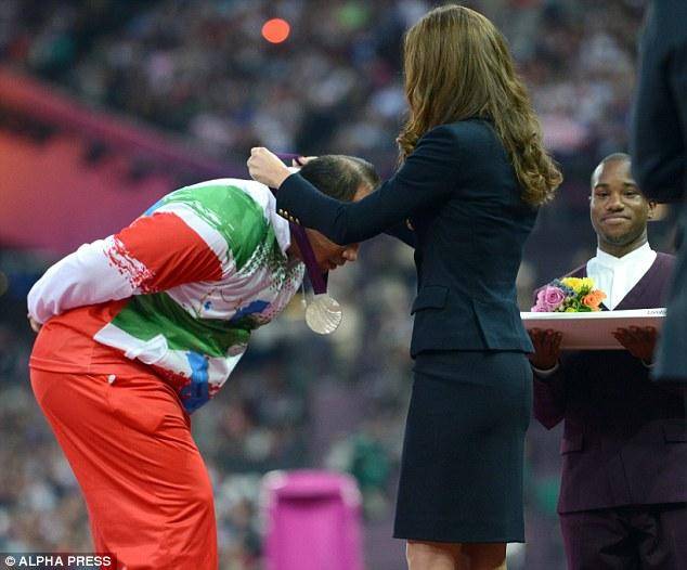 عکس/ دست ندادن ورزشکار ایرانی با عروس ملکه بریتانیا