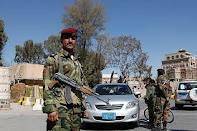 انفجار بمب در مقابل مقر امنیتی یمن/ وزیر دفاع جان سالم به در برد