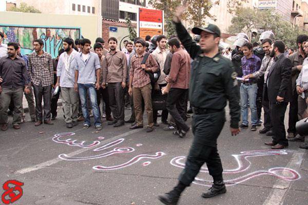تجمع بزرگ دانشجویان مقابل سفارت فرانسه در تهران